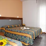 Bettina 3*